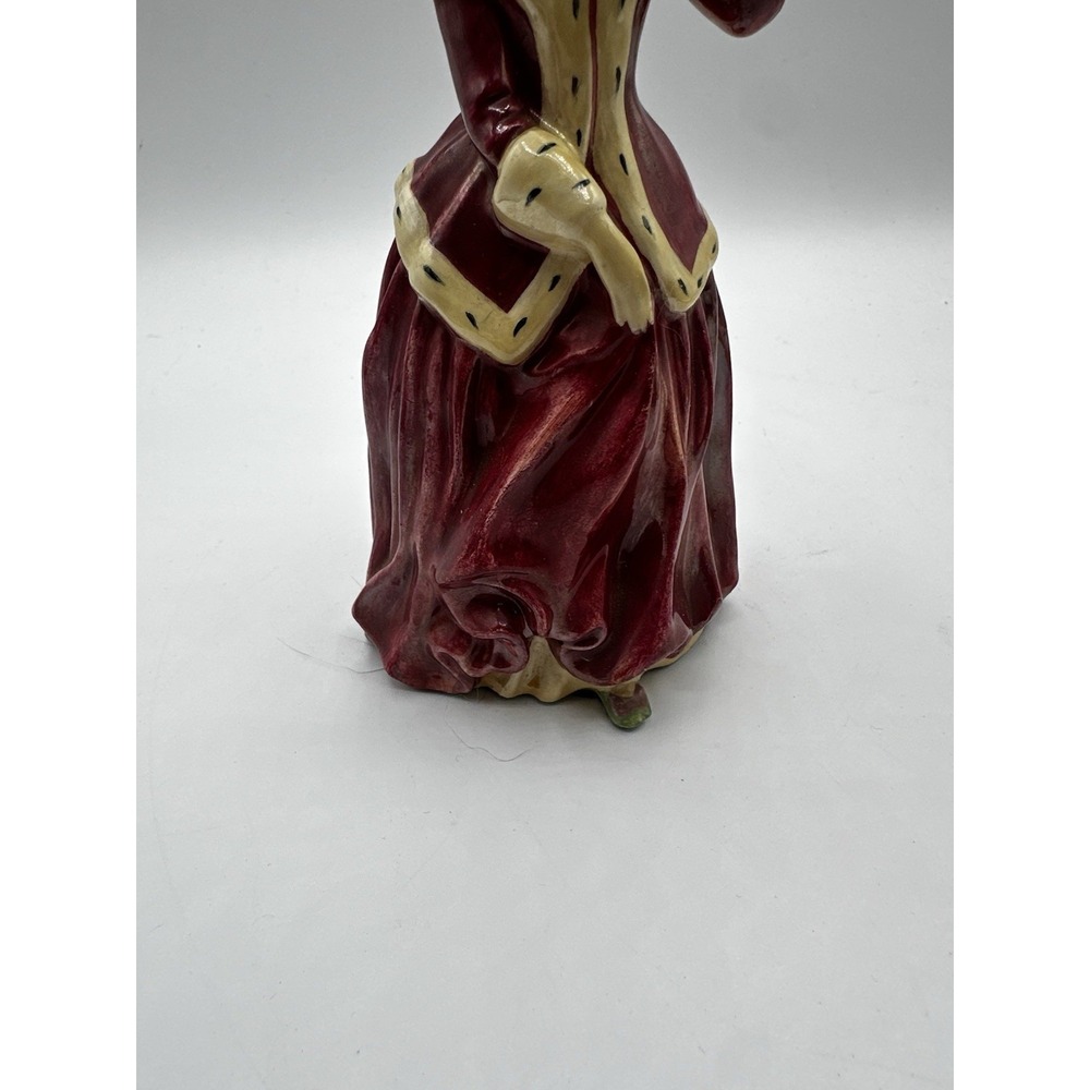 Vintage Ceramic Victorian Lady Figurine The Ermine Coat Winter Christmas 7" - Picture 11 of 16